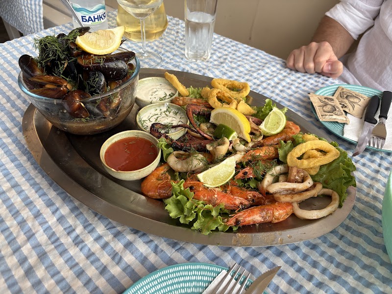 Familia Fish & Grill