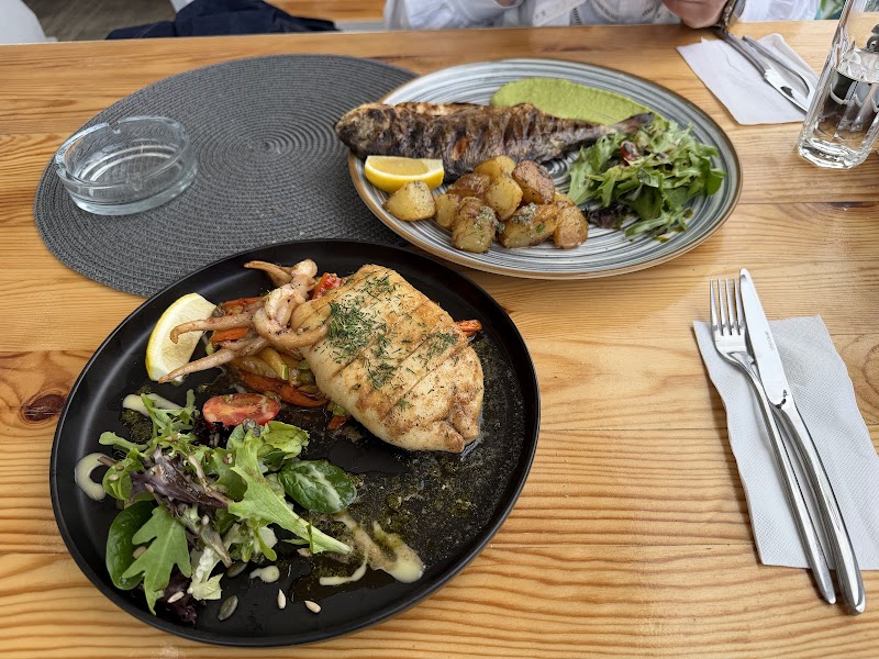 Familia Fish & Grill